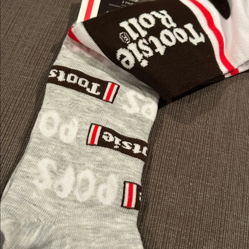 Tootsie Roll Crew Socks 2pack shoe size 6-12 NWT